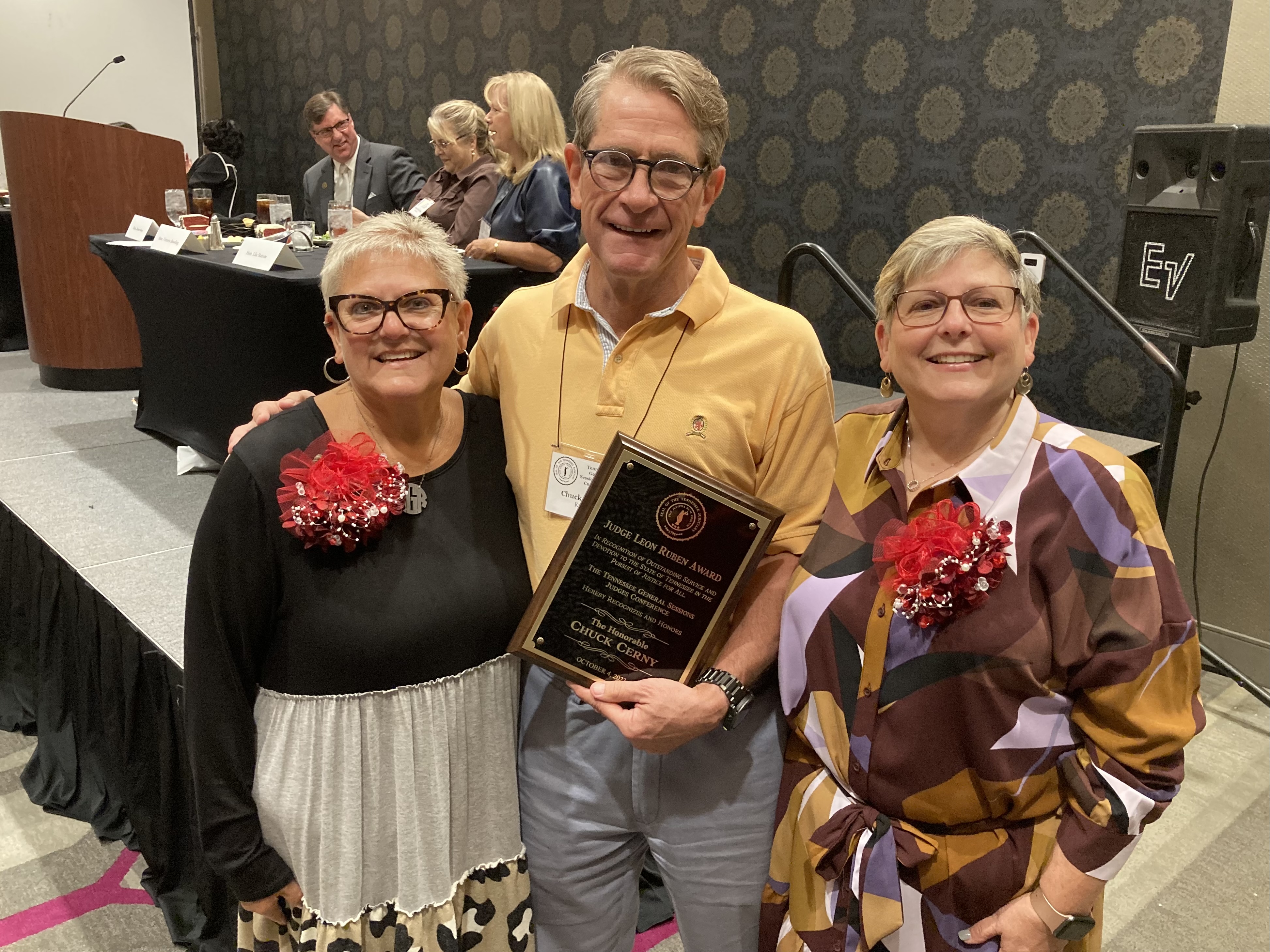 Judge Chuck Cerny with the daughters of the late Judge Leon Ruben.