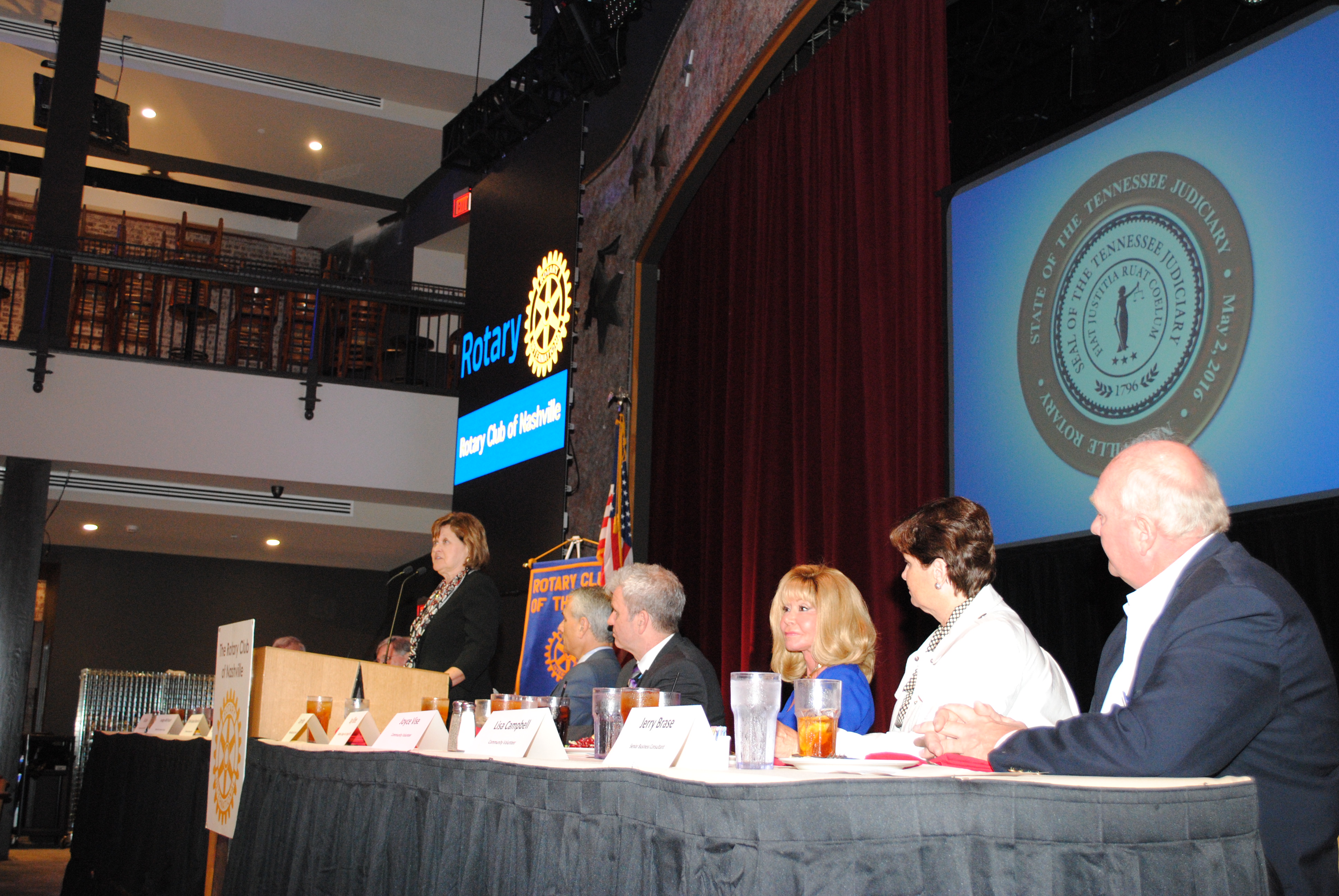 Chief Justice Lee speaks to the Rotary Club of Nashville on May 2, 2016.