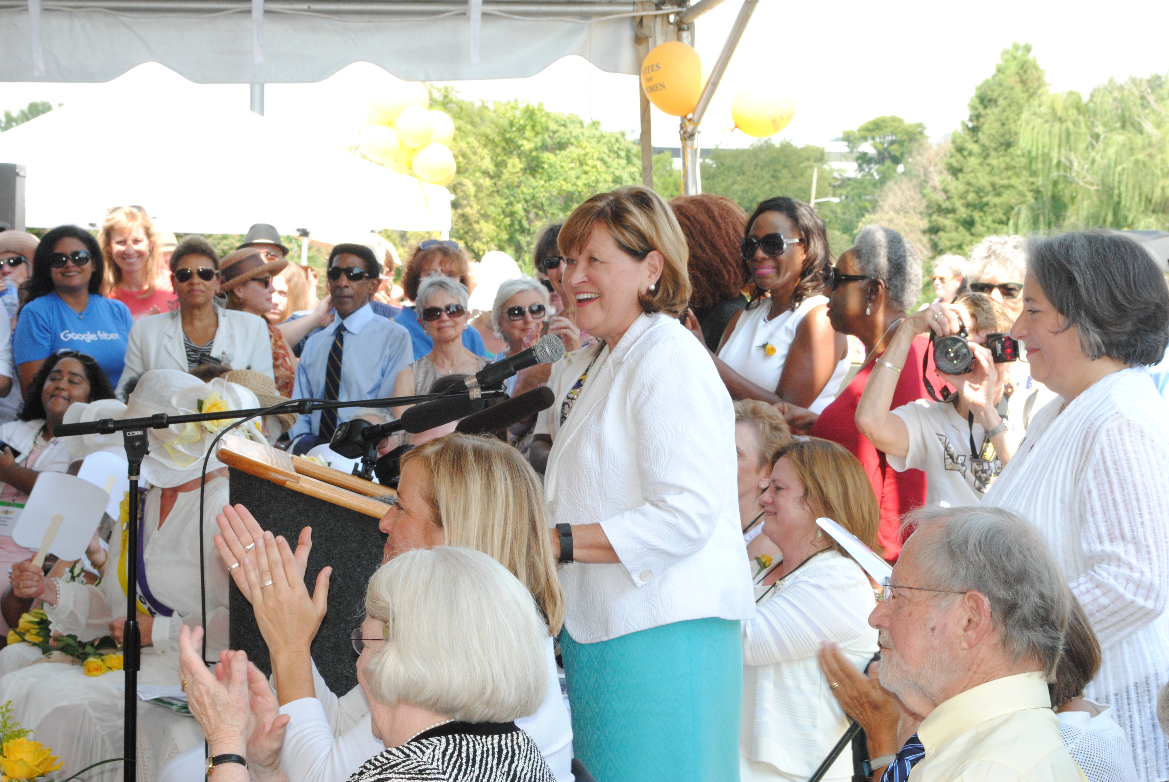 Chief Justice Lee recently spoke at the unveiling of the Tennessee Women's Suffrage Monument.