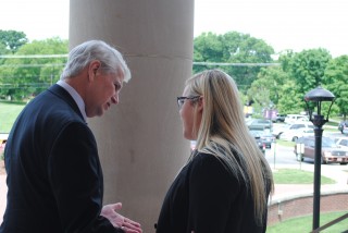 Chief Justice Wade speaks to a delegate. 