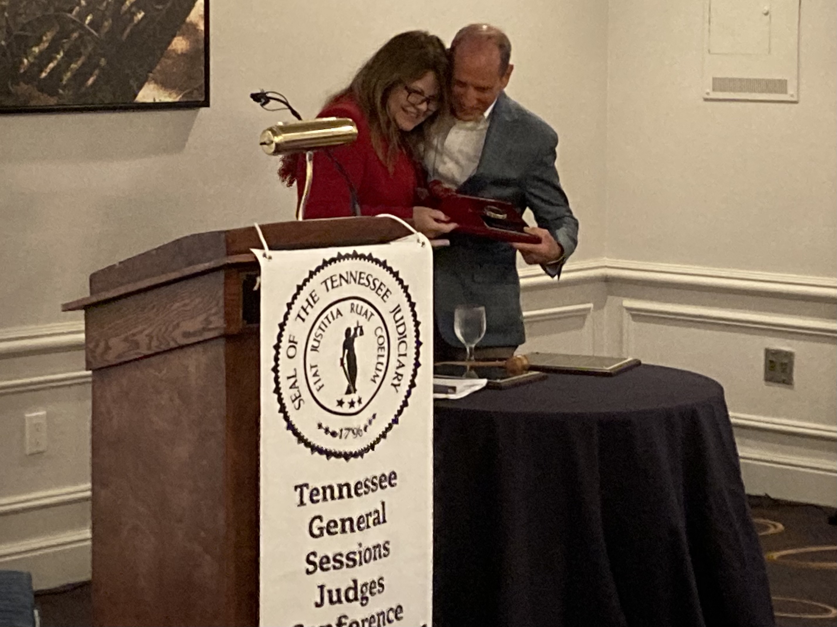 Judge Lynda Jones, General Sessions Conference President, presents the award to Judge Daniel B. Eisenstein