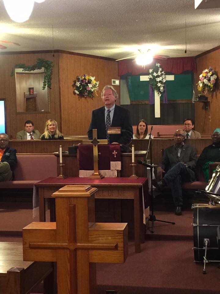 Justice Page welcomes everyone to the free legal clinic held in Bolivar, TN.